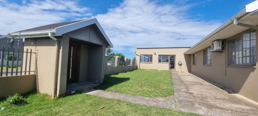 5 Bedroom Property for Sale in Haven Hills Eastern Cape